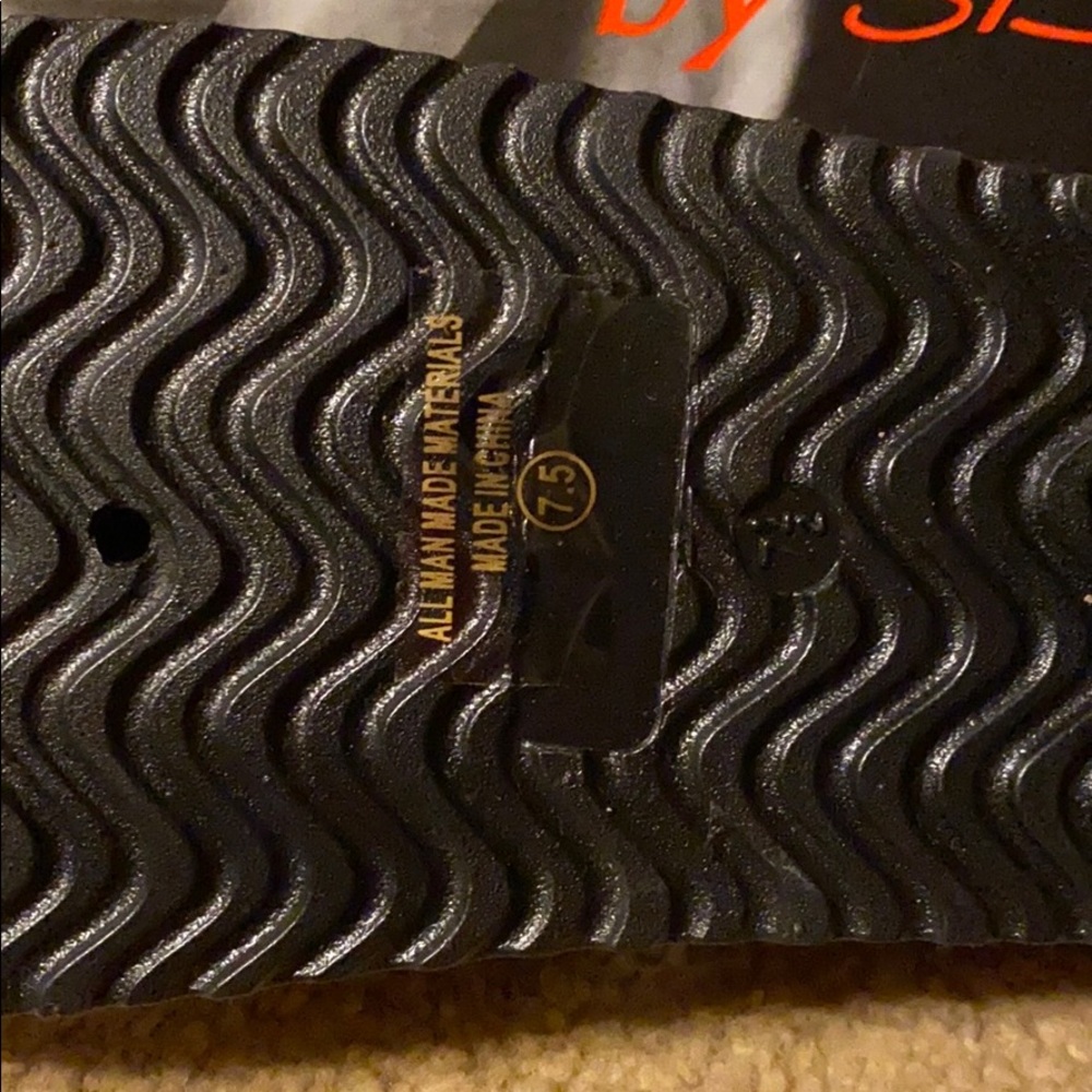 Size 7.5 slides - Picture 2 of 4